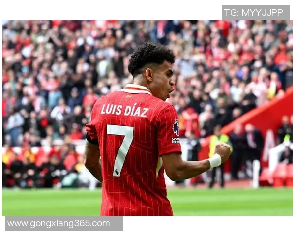 德甲激战利物浦与巴萨握手言和争议判罚引发全场热议 德甲激战利物浦与巴萨握手言和争议判罚引发全场热议