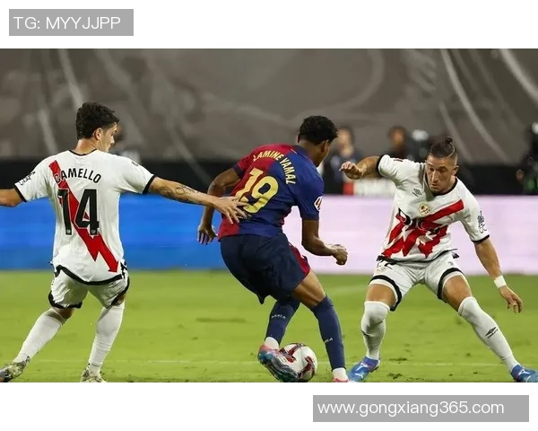 意甲激战:里昂大胜巴萨红牌争议引发全场热议 意甲激战:里昂大胜巴萨红牌争议引发全场热议