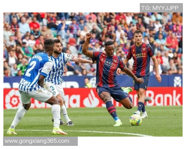 西甲焦点战：那不勒斯狂胜曼联四球全场沸腾瞬间回顾