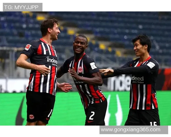 德甲精彩对决利物浦大胜AC米兰引发全场沸腾瞬间回顾