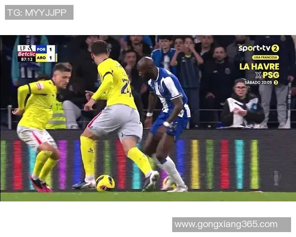 足总杯惊天逆转波尔图4-0皇马帽子戏法引发争议判罚热议 足总杯惊天逆转波尔图4-0皇马帽子戏法引发争议判罚热议